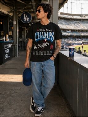 LA Dodgers World Series Shirt EUC
